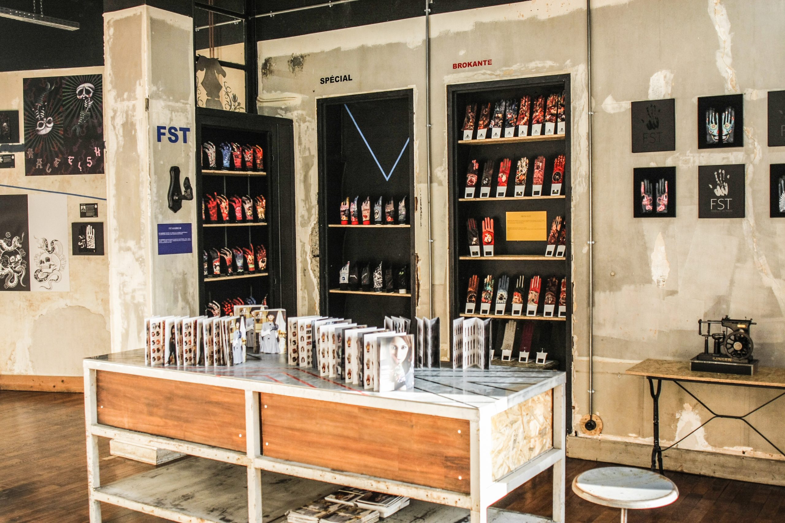 showroom fst handwear présentation de gants originaux FST HANDWEAR au sein du showroom